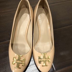 Like New in Box- Tory Beige Raleigh pump 70MM